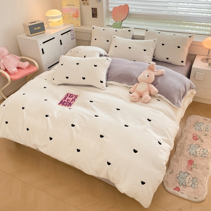 91家纺网 家纺一手货源 找家纺 蜜柚 2024新款牛奶绒兔毛绒高克重小清新满版绣花四件套 星愿