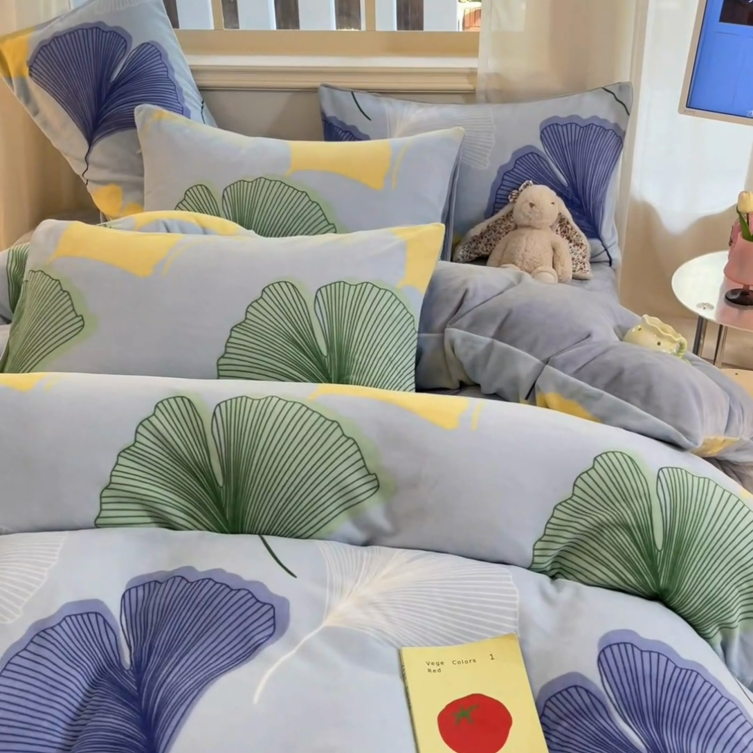 91家纺网 家纺一手货源 找家纺 卡派 2024新款冬季亲肤透气牛奶绒印花四件套 银杏叶