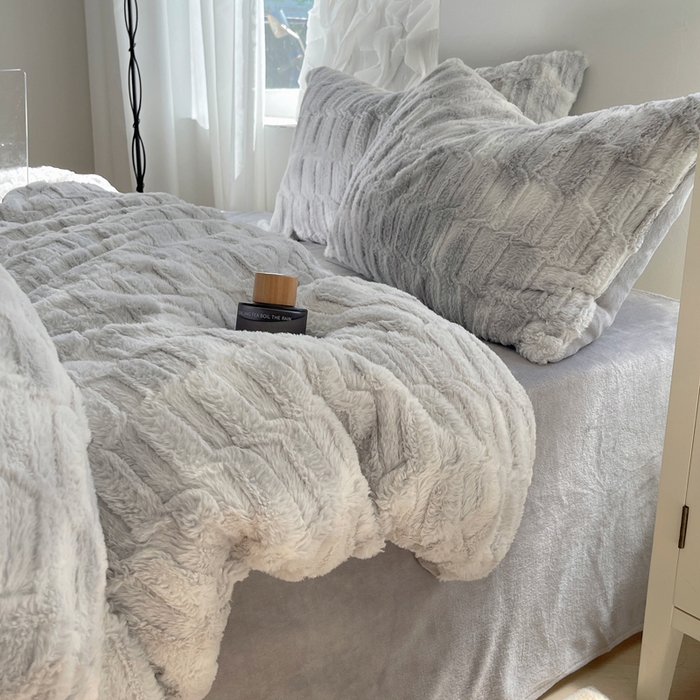 91家纺网 家纺一手货源 找家纺 2024新款全消光兔毛320克牛奶绒A类纯色立体四件套 晕染灰