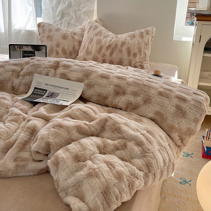 91家纺网 家纺一手货源 找家纺 2024新款全消光兔毛320克牛奶绒A类纯色立体四件套 晕染咖