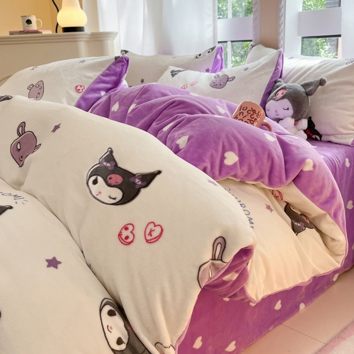 91家纺网 家纺一手货源 找家纺 2024新款三丽鸥牛奶绒小版四件套 牛奶绒小版-满版库洛米