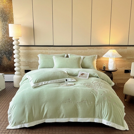91家纺网 家纺一手货源 找家纺 恋佳居 2025新款牛奶绒高克重平绣四件套 蝴蝶-绿