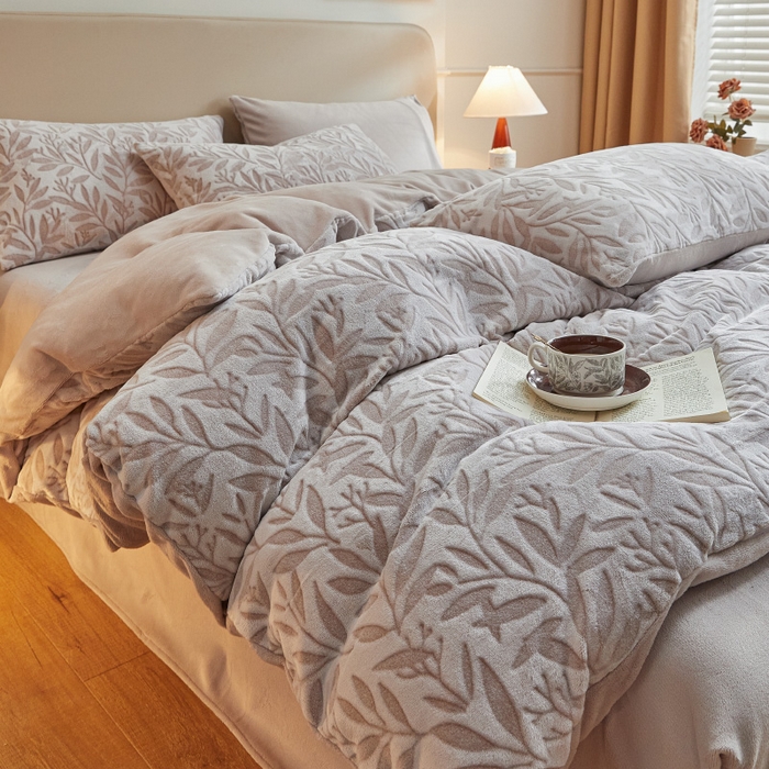 91家纺网 家纺一手货源 找家纺 三朵家纺 2024新款立体浮雕保暖加厚四件套 秋思-卡其