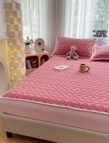 91家纺网 家纺一手货源 找家纺 梦舒羽 2025新款220克高克重塔芙绒床笠床垫保护套床单套床盖 温柔粉