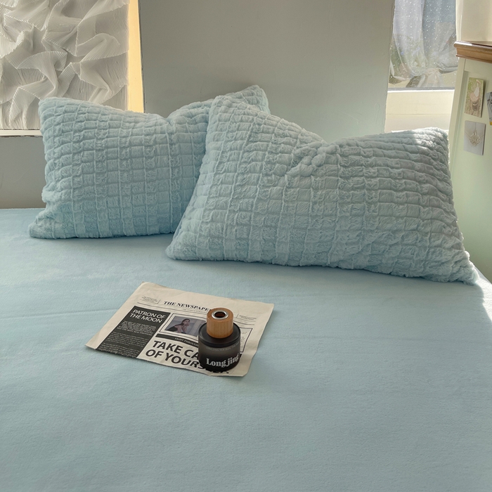 91家纺网 家纺一手货源 找家纺 2024新款全消光兔毛320克牛奶绒A类纯色立体四件套 天空蓝