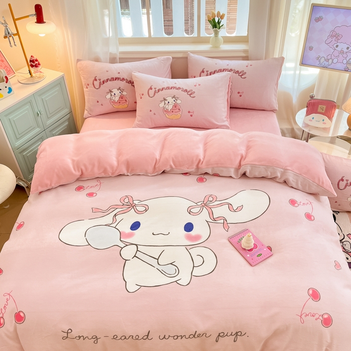 91家纺网 家纺一手货源 找家纺 2024新品正版三丽鸥授权大版卡通平网数码印花加厚高克重牛奶绒系列四件套 绒大版-R樱桃美美大耳狗