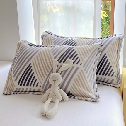 91家纺网 家纺一手货源 找家纺 （总）凯儿家纺 2025新款A类加厚高克重印花牛奶绒单枕套