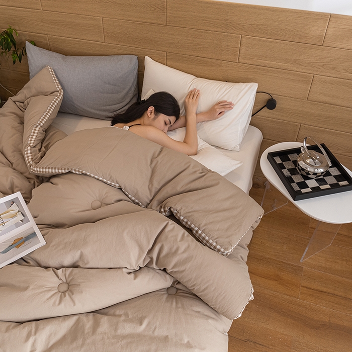 91家纺网 家纺一手货源 找家纺 2024新款无印风棋盘格立体边大豆纤维冬被 风格一 棋盘格-米驼