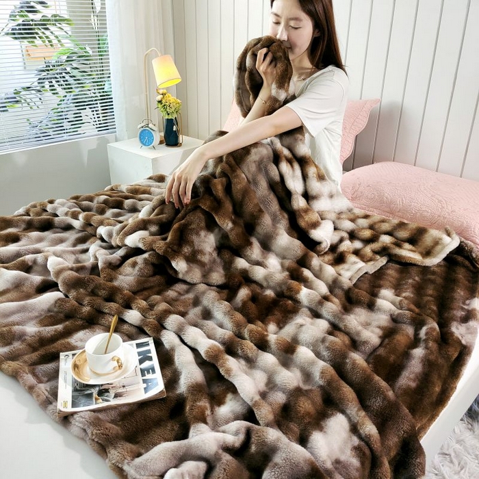 91家纺网 家纺一手货源 找家纺 千荨 2024新款跨境印花扎染泡泡绒毛盖毯 深咖