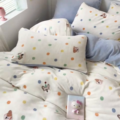 91家纺网 家纺一手货源 找家纺 2024新款200g加厚防静电牛奶绒小清新四件套 绒-泡泡狗