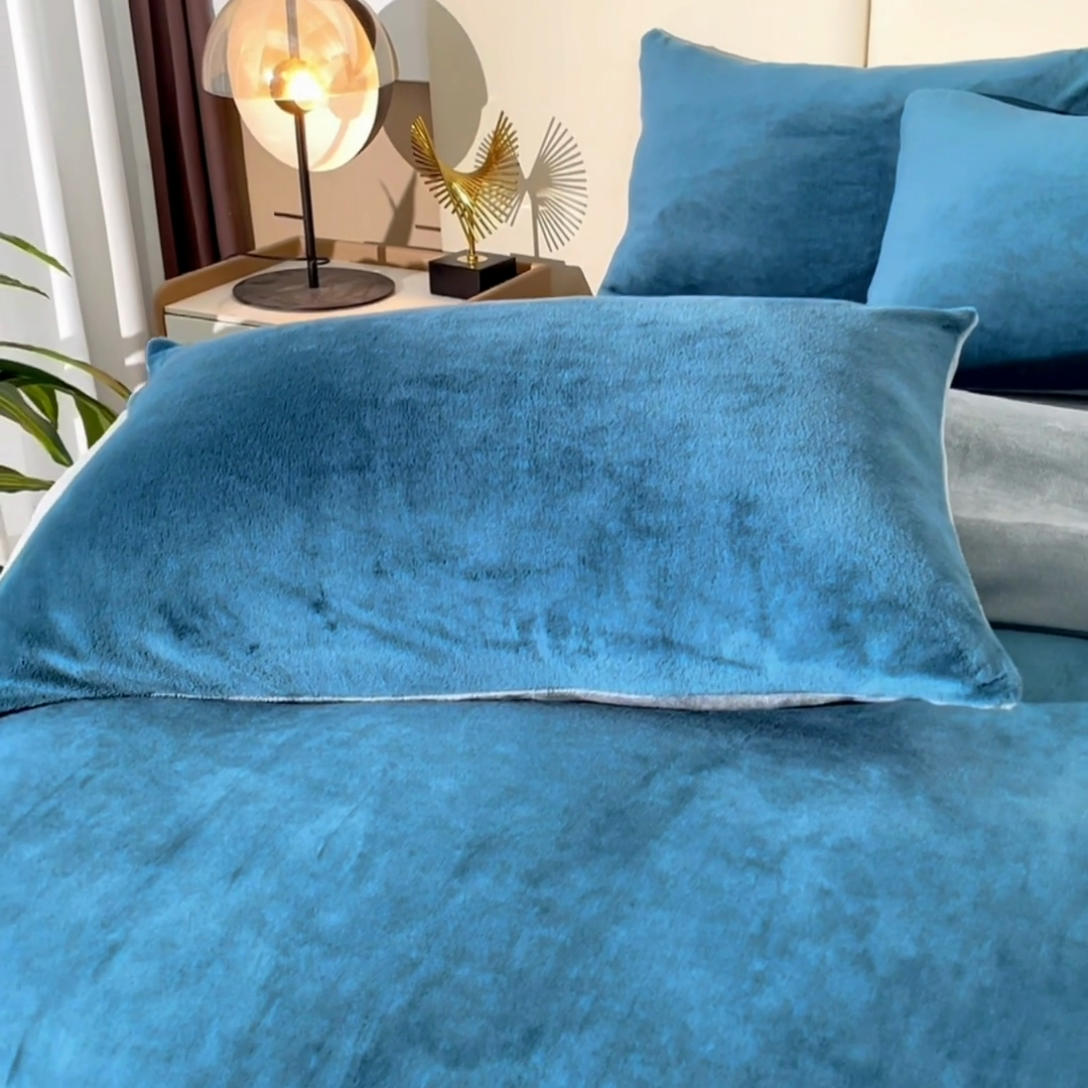 91家纺网 家纺一手货源 找家纺 鸿羽樱（鸿羽樱）家纺 2024新款牛奶绒四件套 宝石蓝+灰