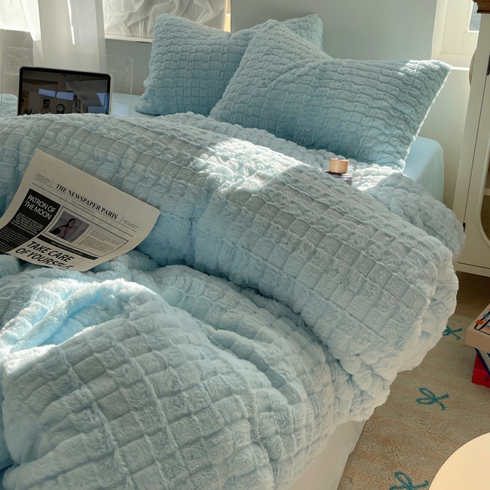 91家纺网 家纺一手货源 找家纺 2024新款全消光兔毛320克牛奶绒A类纯色立体四件套 天空蓝