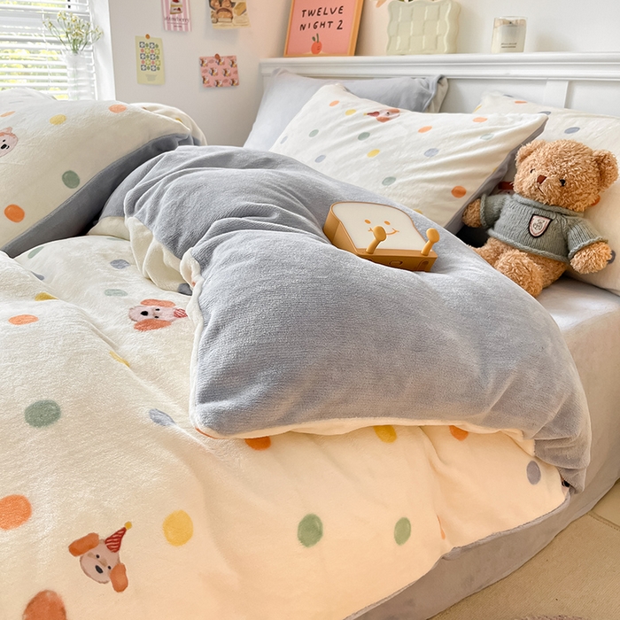 91家纺网 家纺一手货源 找家纺 2024新款200g加厚防静电牛奶绒小清新四件套 绒-泡泡狗