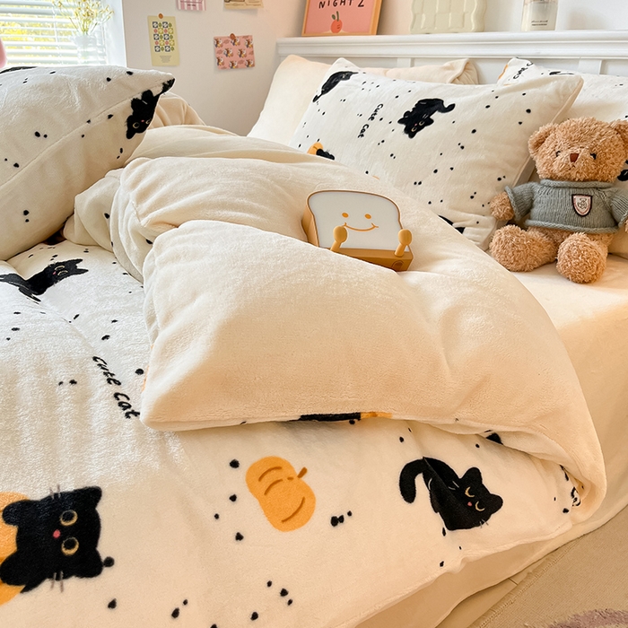 91家纺网 家纺一手货源 找家纺 2024新款200g加厚防静电牛奶绒小清新四件套 绒-奶咖南瓜猫