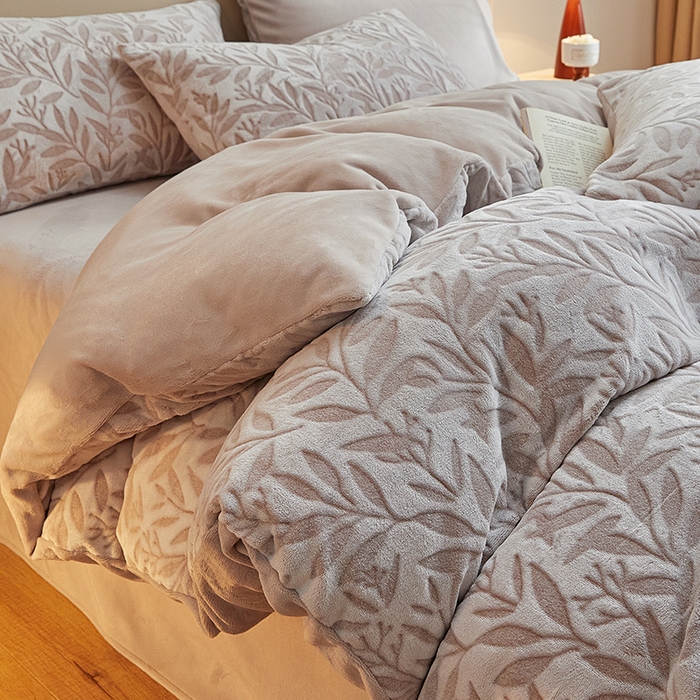 91家纺网 家纺一手货源 找家纺 三朵家纺 2024新款立体浮雕保暖加厚四件套 秋思-卡其