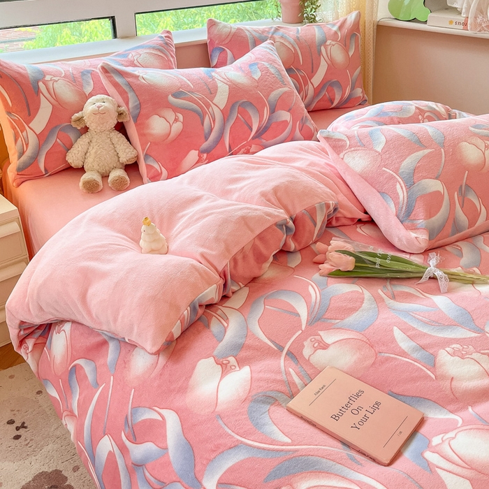 91家纺网 家纺一手货源 找家纺 卡派 2024新款冬季亲肤透气牛奶绒印花四件套 伊莲娜