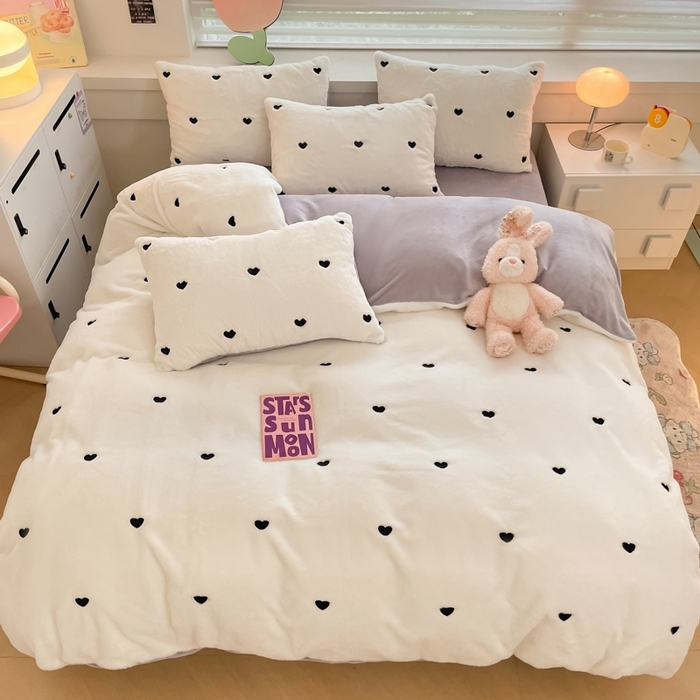 91家纺网 家纺一手货源 找家纺 蜜柚 2024新款牛奶绒兔毛绒高克重小清新满版绣花四件套 星愿