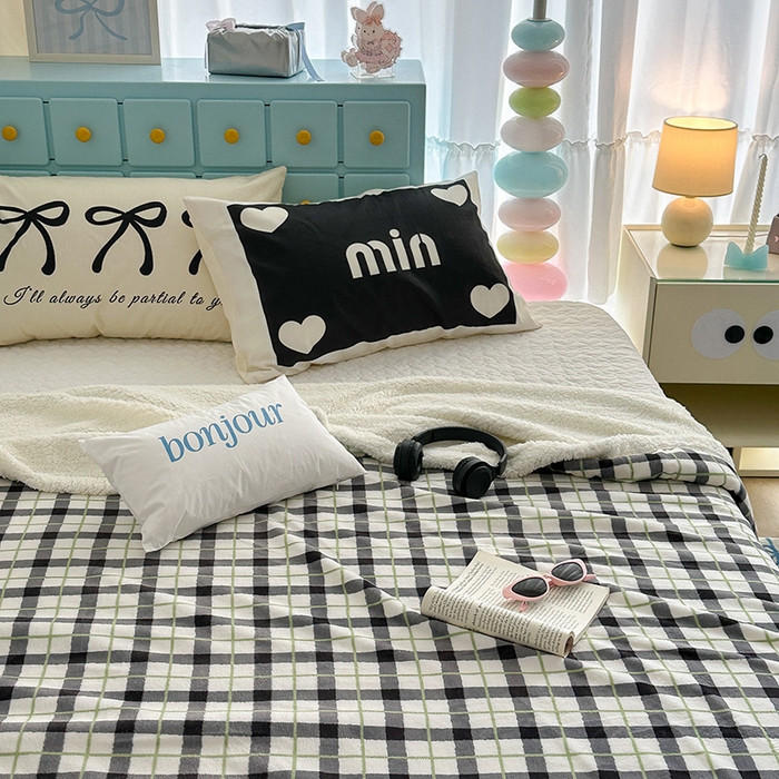 91家纺网 家纺一手货源 找家纺 昔可家纺 2024新款羊羔绒牛奶绒毛毯系列（三）-ins小清新系列 雾川灰格