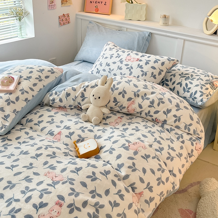 91家纺网 家纺一手货源 找家纺 2024新款200g加厚防静电牛奶绒小清新四件套 绒-萌萌兔