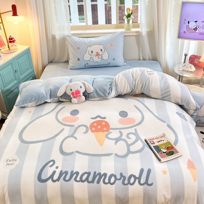 91家纺网 家纺一手货源 找家纺 2024新品正版三丽鸥授权大版卡通平网数码印花加厚高克重牛奶绒系列四件套 绒大版-R蓝条冰淇淋大耳狗