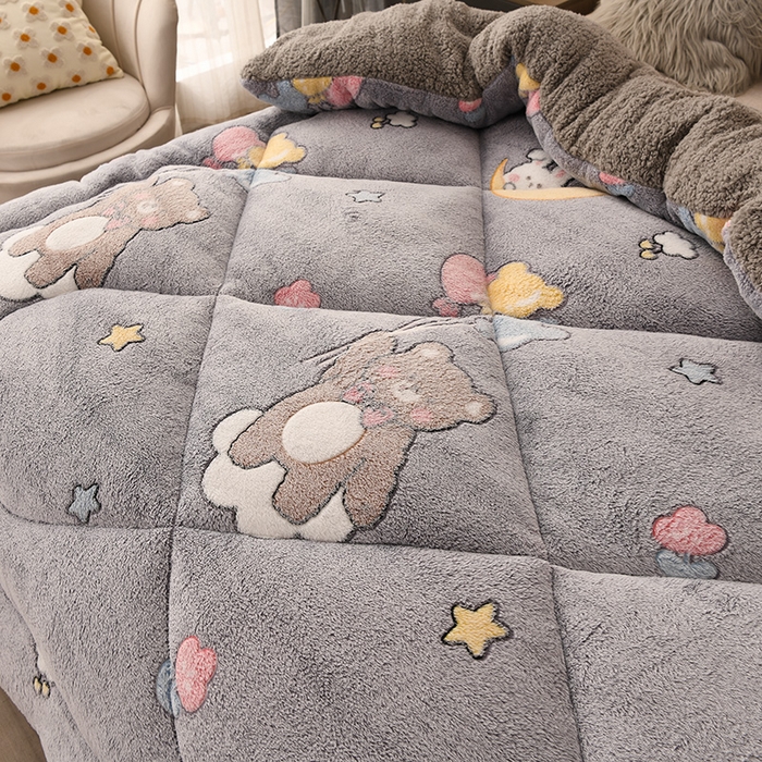 91家纺网 家纺一手货源 找家纺 南北家居 2024新款AB版雪花绒羊羔绒冬被被子被芯 云朵萌熊