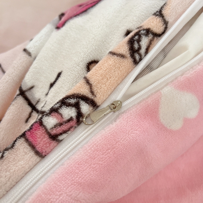 91家纺网 家纺一手货源 找家纺 2024新款三丽鸥牛奶绒小版四件套 牛奶绒小版-害羞KT猫