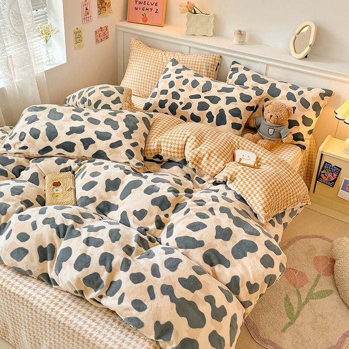 91家纺网 家纺一手货源 找家纺 2024新款200g加厚防静电牛奶绒小清新四件套 绒-豹点点绿咖