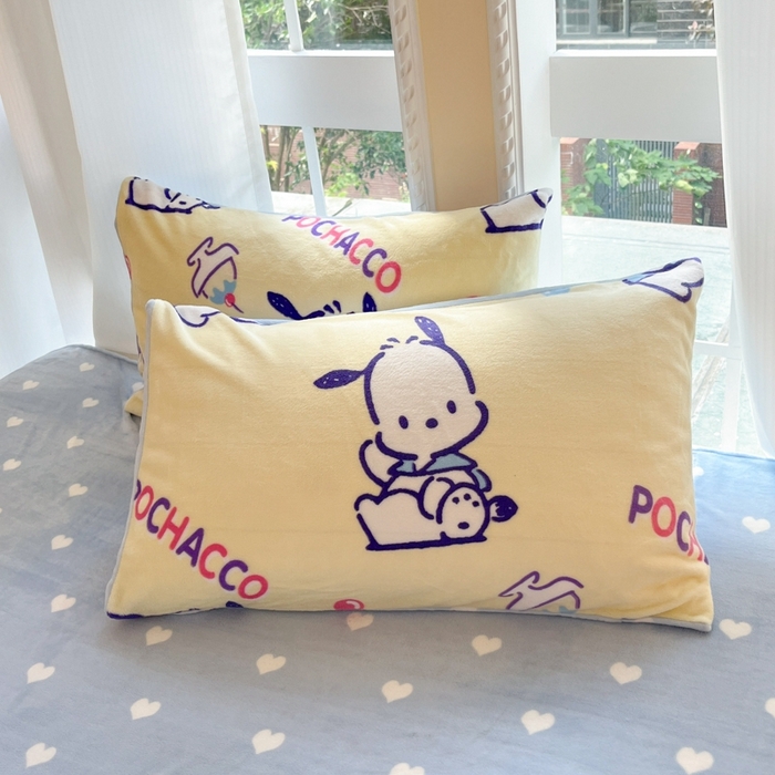 91家纺网 家纺一手货源 找家纺 2024新款三丽鸥牛奶绒小版四件套 牛奶绒小版-冰淇淋帕恰狗