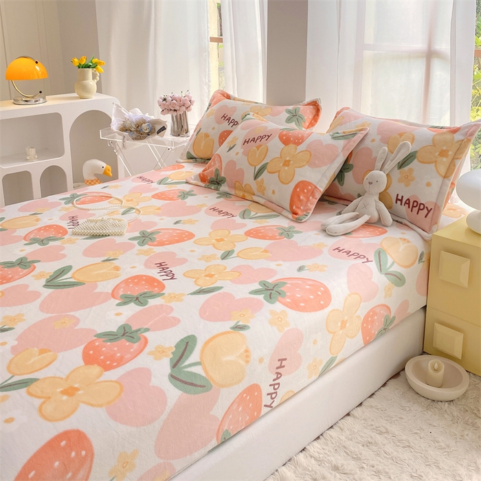 91家纺网 家纺一手货源 找家纺 凯儿家纺  2024新款加厚高克重印花系列单床笠 草莓微笑