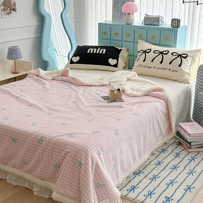 91家纺网 家纺一手货源 找家纺 昔可家纺 2024新款羊羔绒牛奶绒毛毯系列（三）-ins小清新系列 粉格蝴蝶结