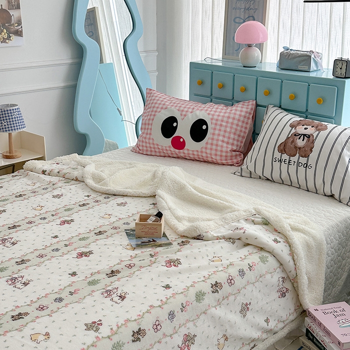 91家纺网 家纺一手货源 找家纺 昔可家纺 2024新款羊羔绒牛奶绒毛毯系列（三）-卡通系列 花朵草莓兔