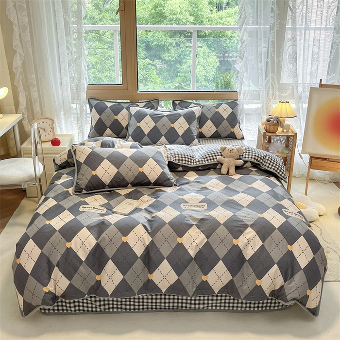 91家纺网 家纺一手货源 找家纺 红粉佳人 2025新款棉加绒印花四件套 格韵空间