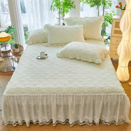 91家纺网 家纺一手货源 找家纺 缦彩 2024新款加厚牛奶珊瑚绒蕾丝床裙冬季法兰绒夹棉床笠-玫瑰花语系列 本白