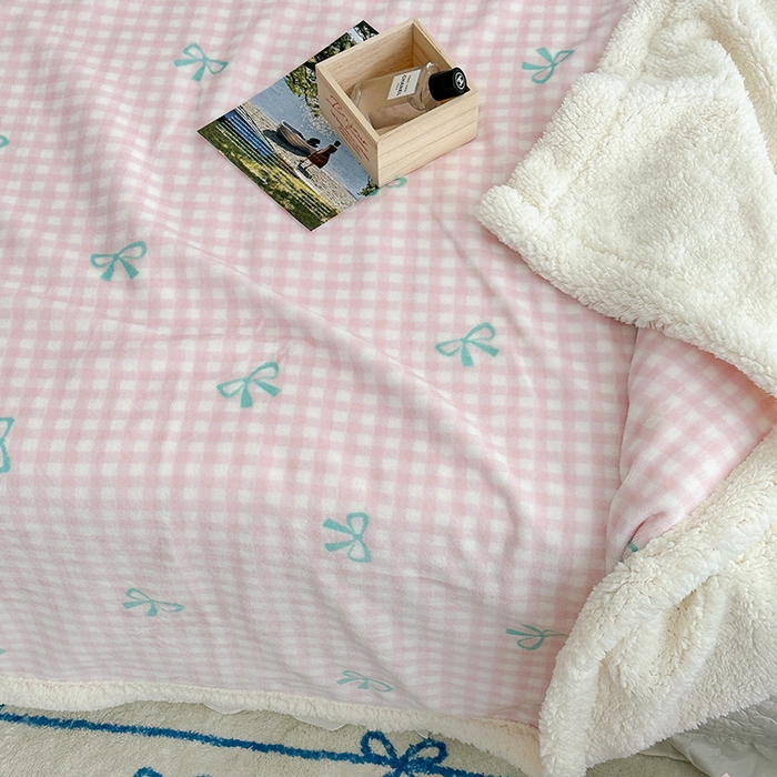 91家纺网 家纺一手货源 找家纺 昔可家纺 2024新款羊羔绒牛奶绒毛毯系列（三）-ins小清新系列 粉格蝴蝶结