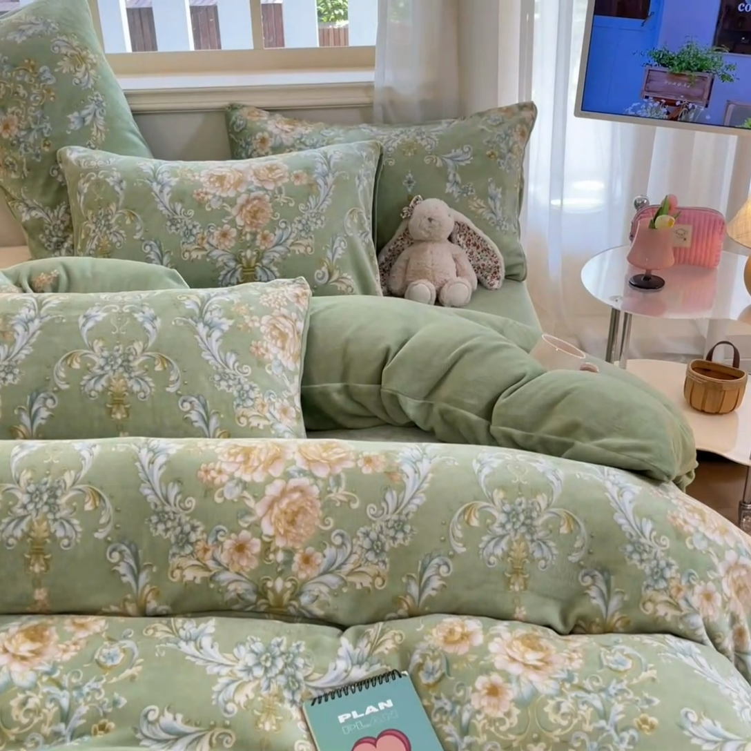 91家纺网 家纺一手货源 找家纺 卡派 2024新款冬季亲肤透气牛奶绒印花四件套 国色芳华-绿