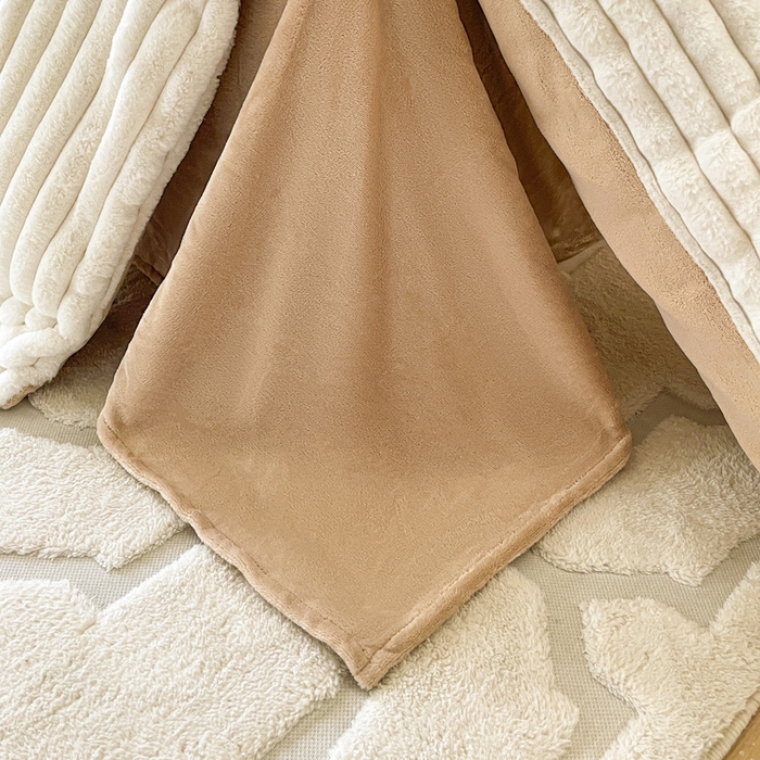 91家纺网 家纺一手货源 找家纺 2024新款全消光兔毛320克牛奶绒A类纯色立体四件套 兔毛抽条白咖