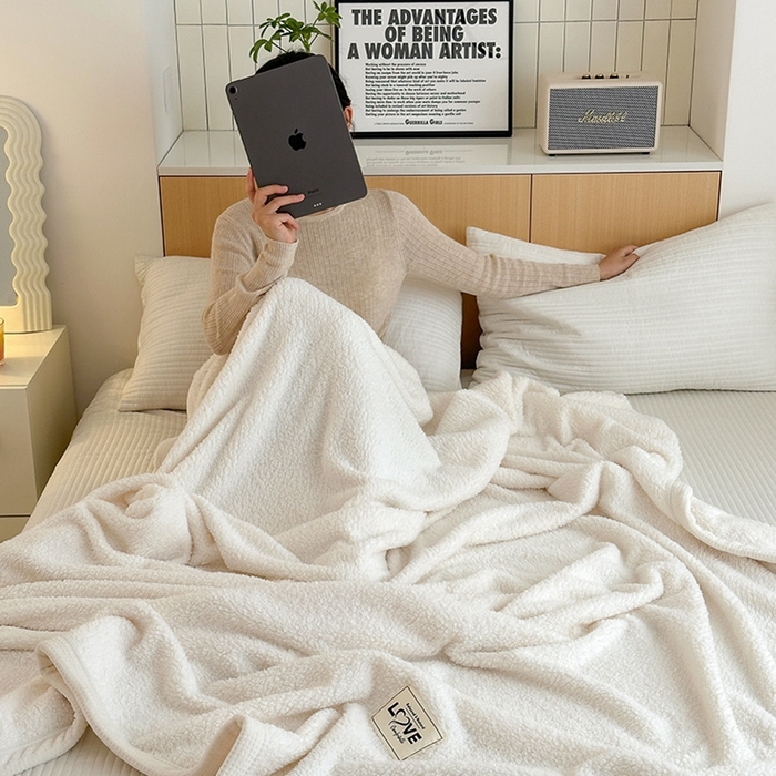 91家纺网 家纺一手货源 找家纺 沐棉 2024新款羊羔绒泰迪绒毛毯 米白色