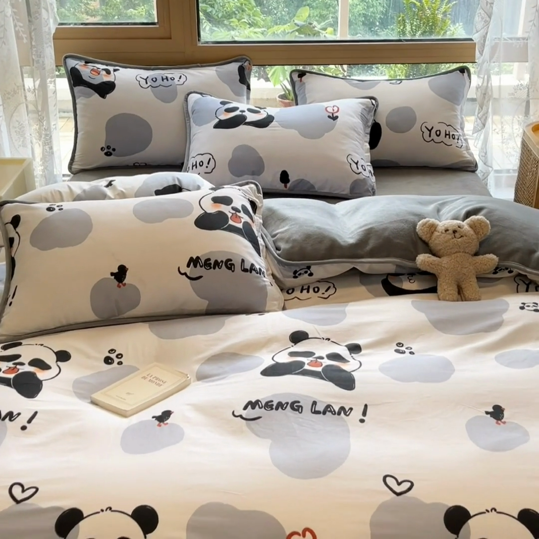 91家纺网 家纺一手货源 找家纺 红粉佳人 2025新款棉加绒印花四件套 快乐熊猫