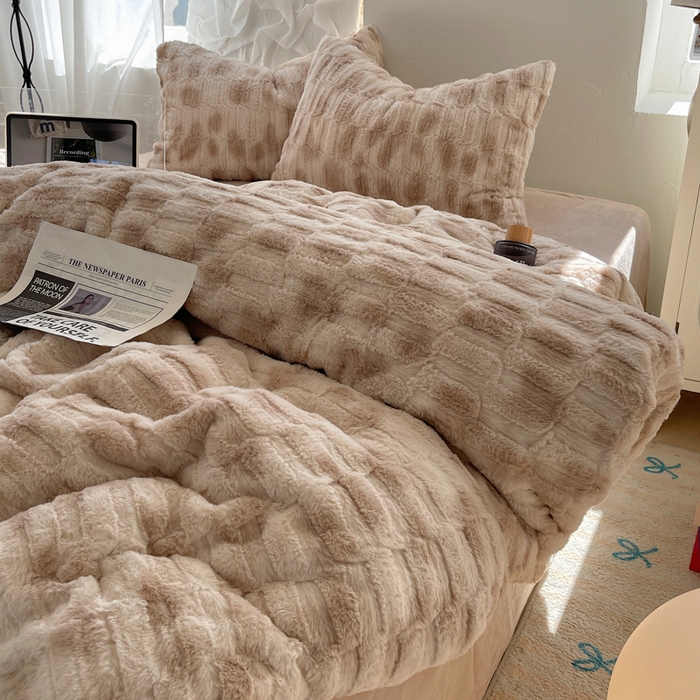 91家纺网 家纺一手货源 找家纺 2024新款全消光兔毛320克牛奶绒A类纯色立体四件套 晕染咖