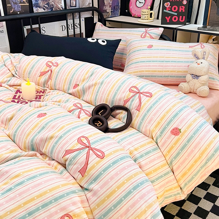 91家纺网 家纺一手货源 找家纺 HL原创 2024新款黑色场景印花牛奶绒四件套 彩虹糖