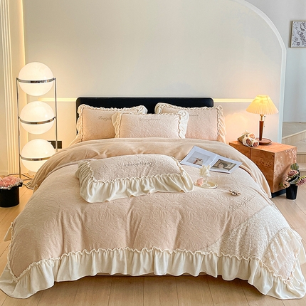 嗯呢家纺 2024新款A类高克重全消光韩版雕花贴布绣牛奶绒四件套-玫瑰恋人 玫瑰恋人-米红