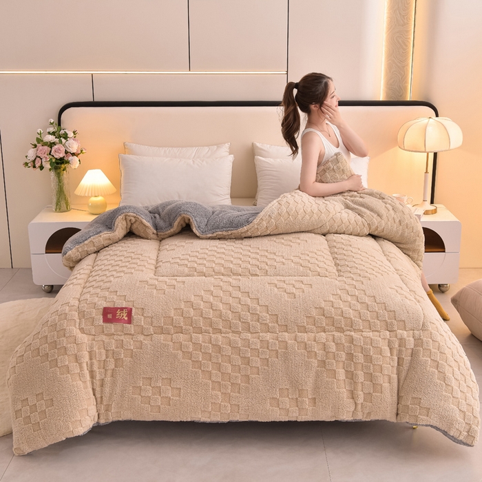 91家纺网 家纺一手货源 找家纺 2025全新塔芙绒冬被加厚牛奶绒羊羔绒被子被芯 暖绒卡其