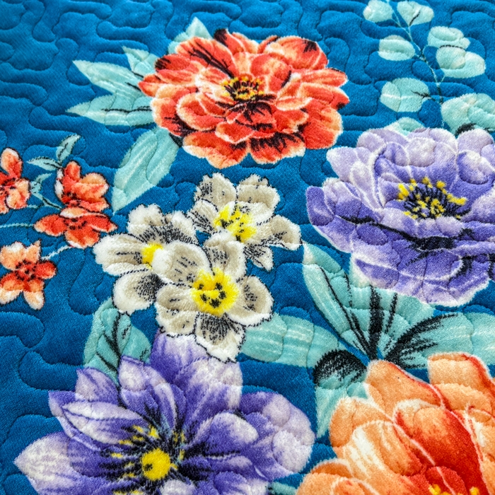 91家纺网 家纺一手货源 找家纺 有品 2025年牛奶绒花边5D跑量款夹棉床盖 富贵花开