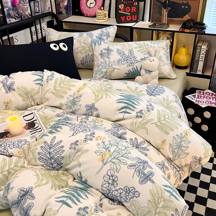 91家纺网 家纺一手货源 找家纺 HL原创 2024新款黑色场景印花牛奶绒四件套 森林奇缘