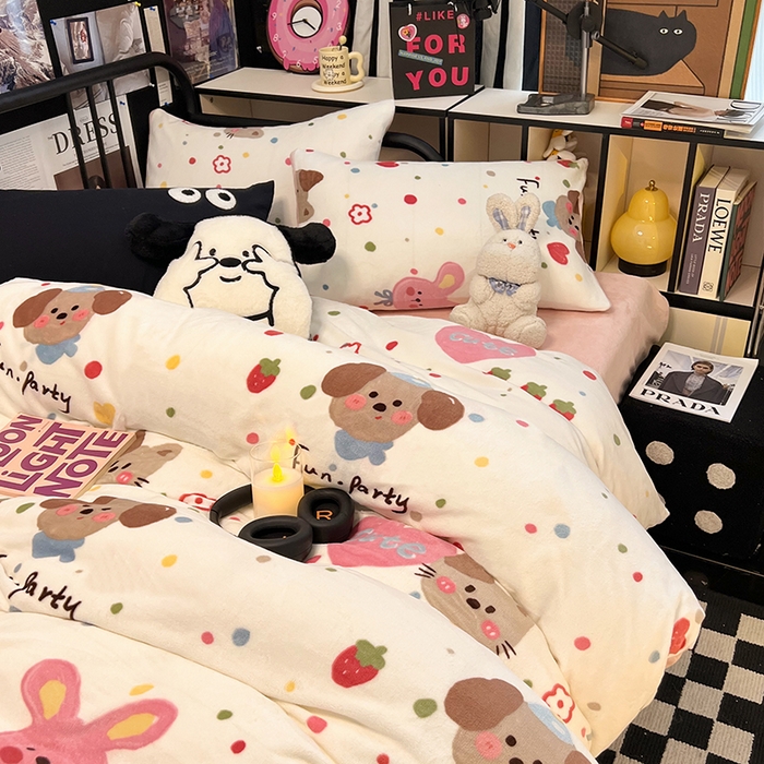 91家纺网 家纺一手货源 找家纺 HL原创 2024新款黑色场景印花牛奶绒四件套 糖果屋