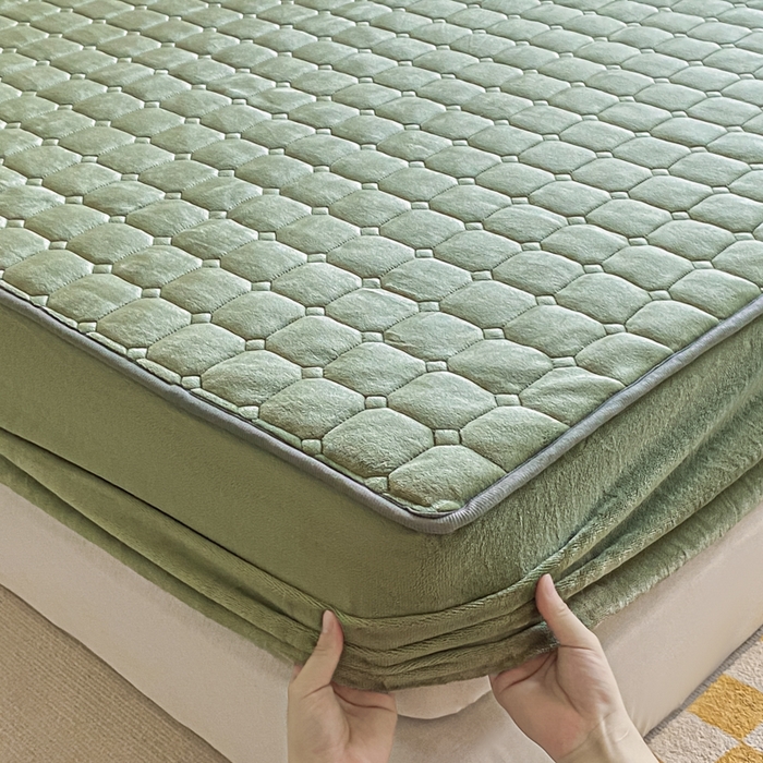 91家纺网 家纺一手货源 找家纺 卡伦家纺 2025新款A类牛奶绒大豆纤维抗菌夹棉床笠 抹茶绿