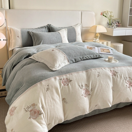 91家纺网 家纺一手货源 找家纺 （总）金牛座家纺 2025新款牛奶绒拼接刺绣四件套-遇见系列