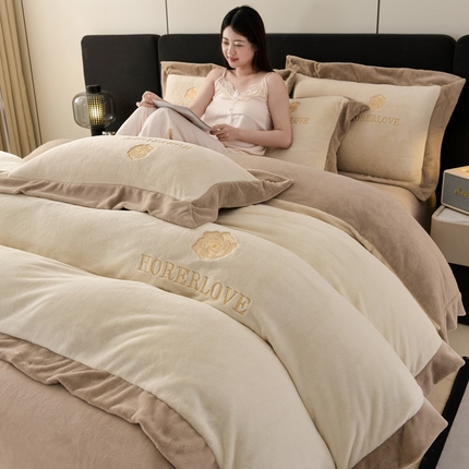 湘雪家居  2025新款高克重纯色刺绣宽边款牛奶绒四件套 花韵-高雅白