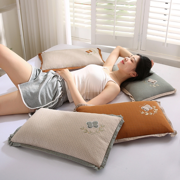 91家纺网 家纺一手货源 找家纺 （总）蔻眠 2024新款蝶梦-全棉立体刺绣甜荞麦护颈枕芯学生成人枕头