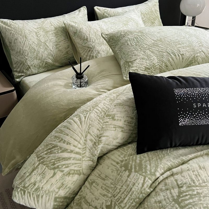 91家纺网 家纺一手货源 找家纺 HL原创 2024新款轻奢风雕花牛奶绒四件套 秘境-绿